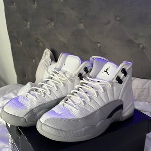 White/Black-Wolf Grey